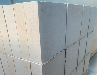 Application of sintered AZS refractory brick